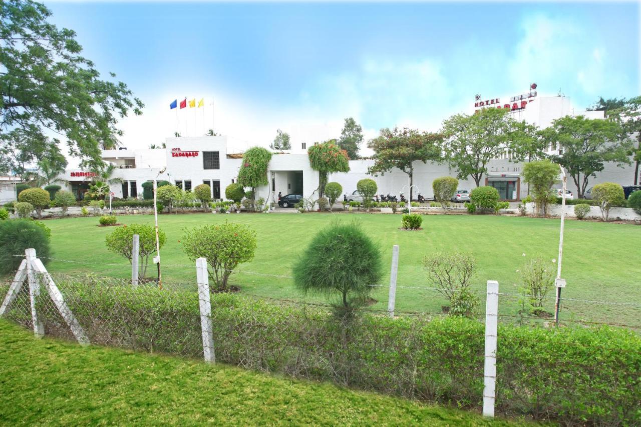 Chryso Hotels Pvt Ltd Ankleshwar Eksteriør bilde