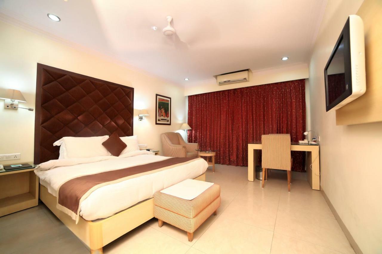 Chryso Hotels Pvt Ltd Ankleshwar Eksteriør bilde